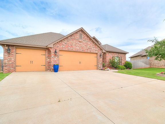 3rd image of 19008 Pinehurst Trail Dr