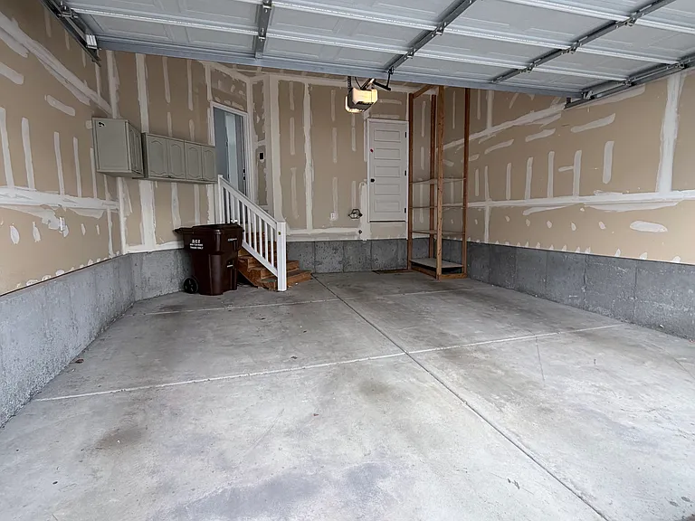 48 N 2000 W — Photo 20