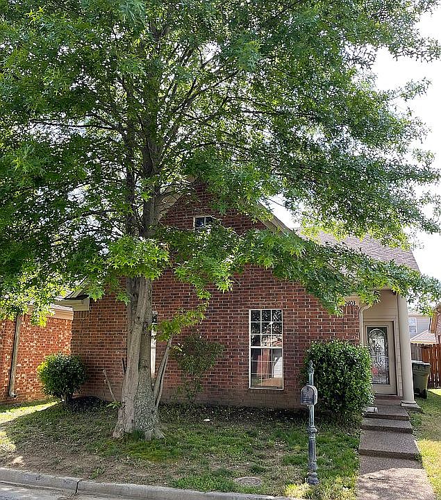 1st image of 2403 Lake Garden Dr