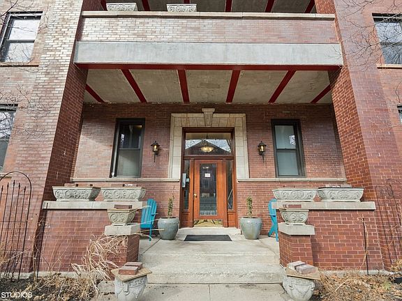 2nd image of 852 W Lakeside Pl APT 1E