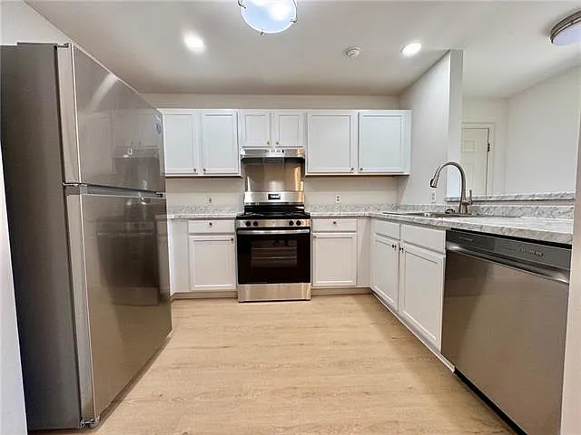 3 bed, 2.5 bath, 1400 sqft, $4,500 — Photo 3