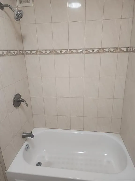 4 bed, 1.0 bath, 1000 sqft, $3,700 — Photo 3