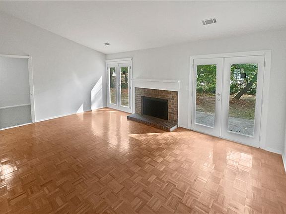 3rd image of 4727 Garden Hills Dr