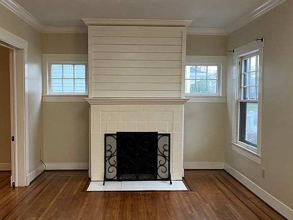 Living room with decorative mantle