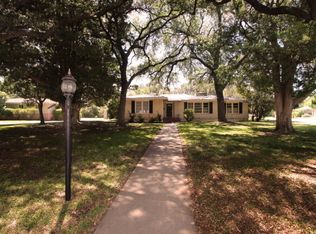 343 Pecan St, Uvalde, TX 78801