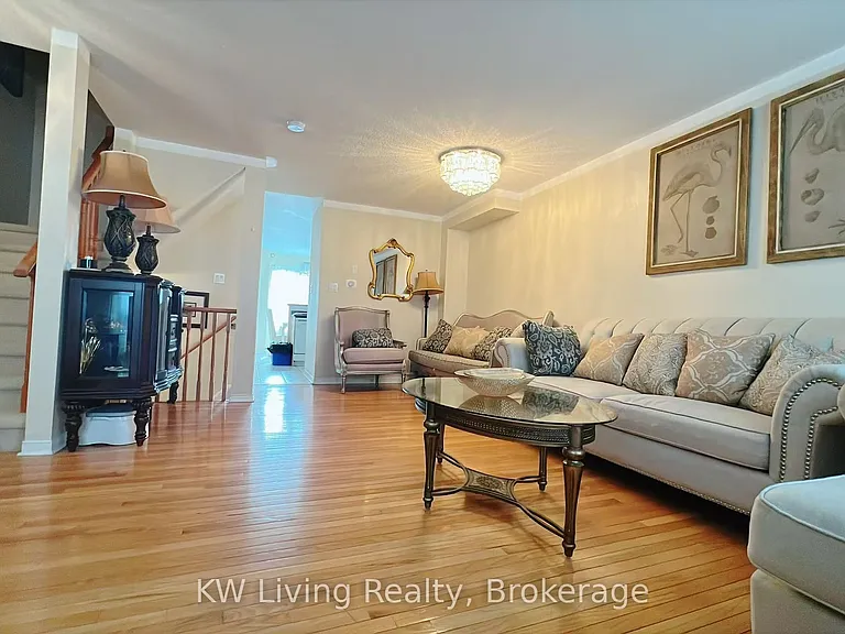 47 Vanity Cres — Photo 5