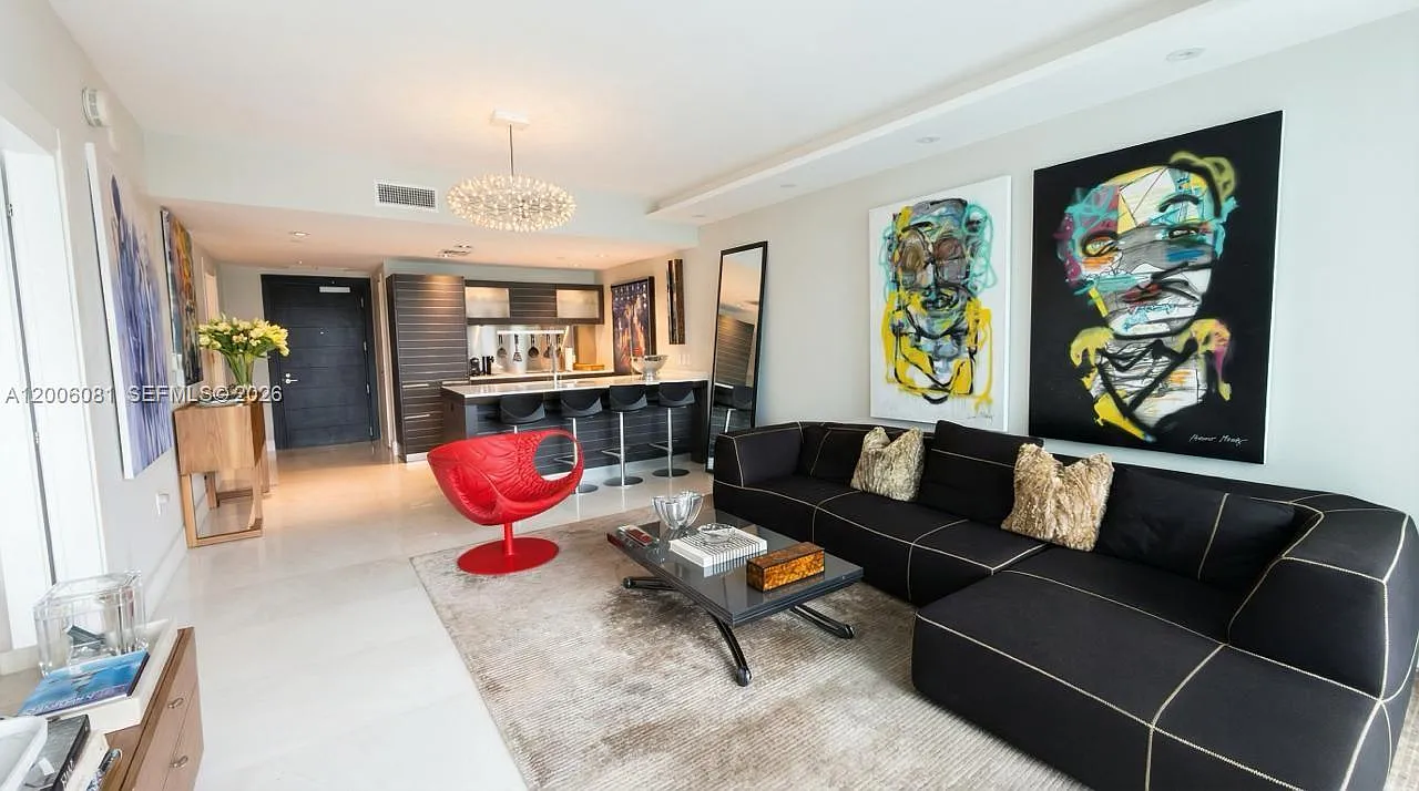 Epic West Condo — Photo 1