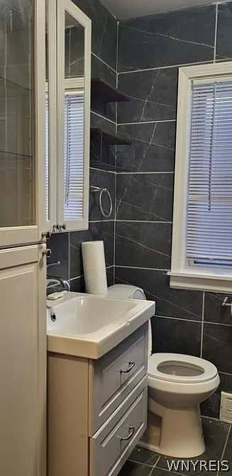 3 bed, 2.0 bath, 1250 sqft, $1,200 — Photo 3
