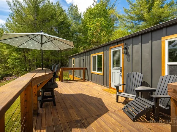 9050 Pittmans Gap Road, Newland, NC 28657