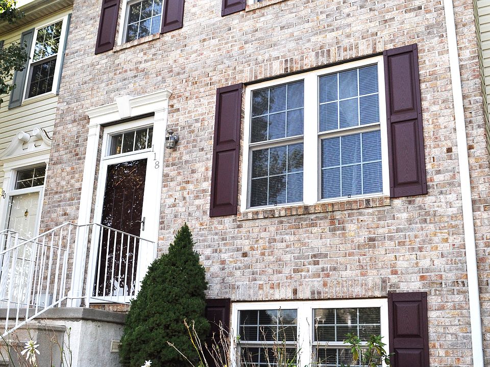 1st image of 118 Versailles Ct