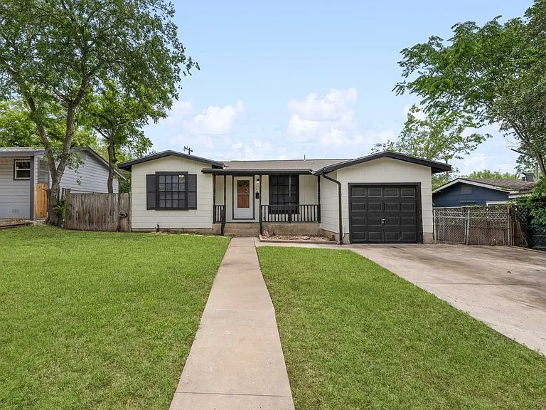 310 Sumner Dr — Photo 2