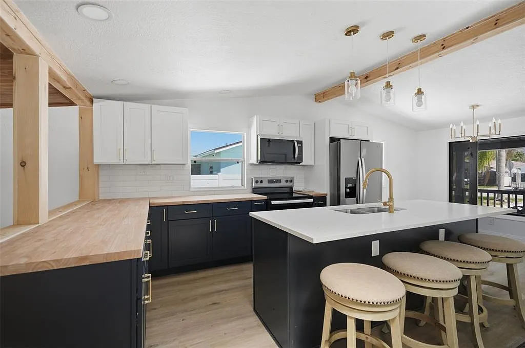 2 bed, 2.0 bath, 1088 sqft, $1,950 — Photo 4