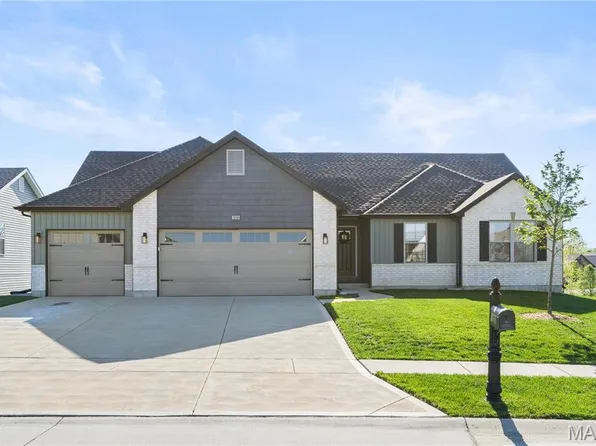 1022 Pine Creek Dr, Wentzville, MO 63385