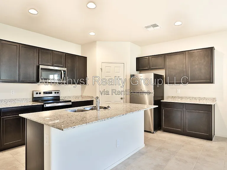 24642 W Flores Dr — Photo 9