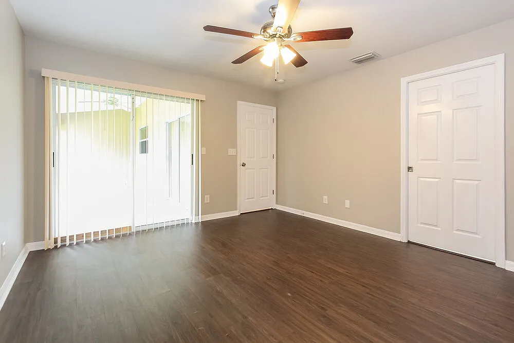 3 bed, 2.0 bath, 1287 sqft, $2,200 — Photo 4