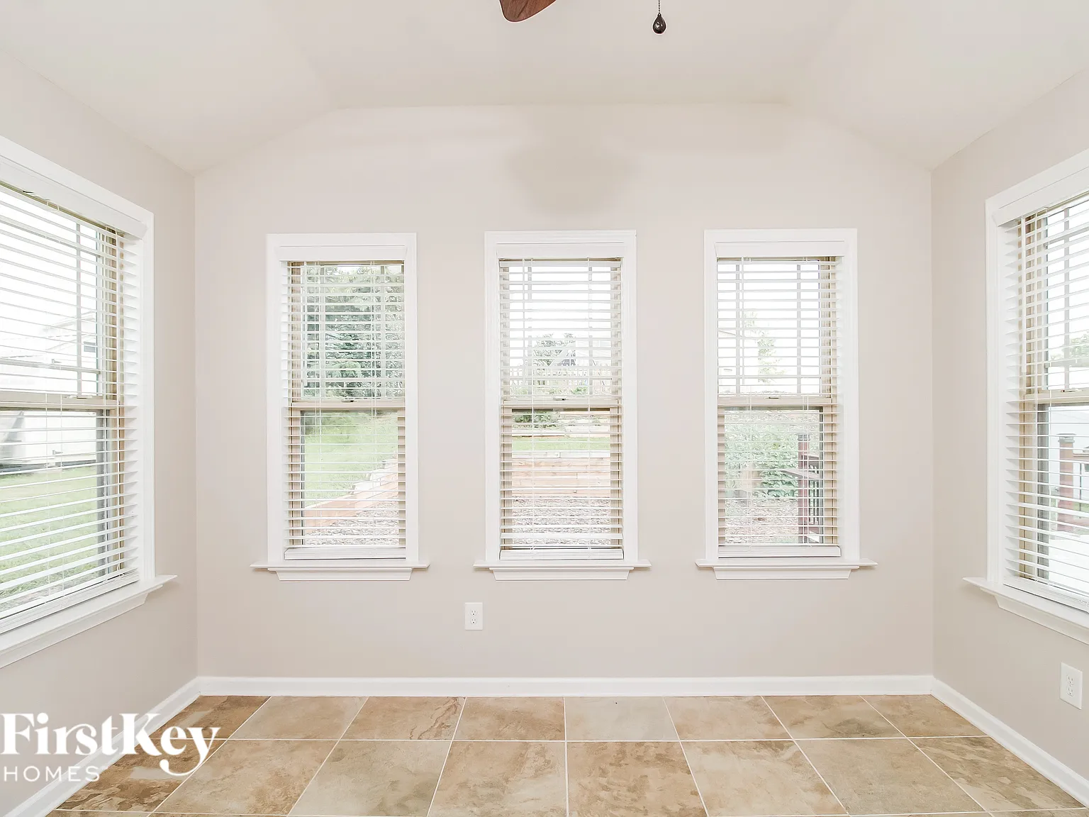 3 bed, 2.5 bath, 2064 sqft, $2,375 — Photo 3