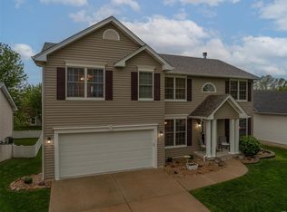 1421 Sportsmans Ct, O'Fallon, MO 63366