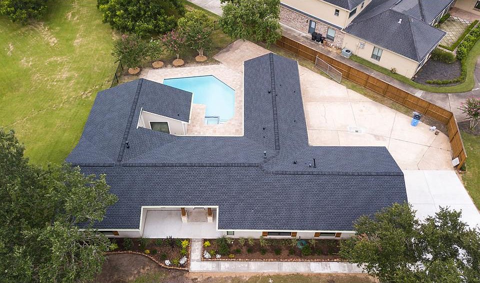 1st image of 301 Oak Dr