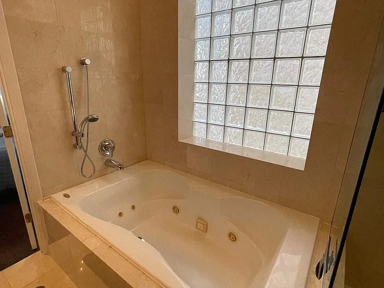 938 N Wood St #2 — Photo 11