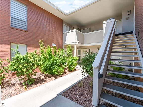 4th image of 2866 Loveland Dr Unit 2018