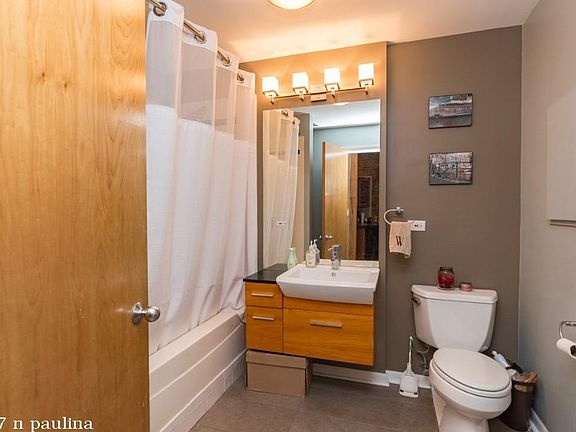 5th image of 1737 N Paulina St #526