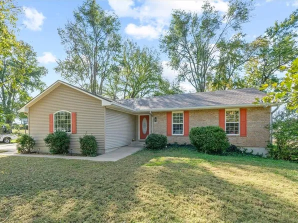 105 W South St, Spring Hill, KS 66083