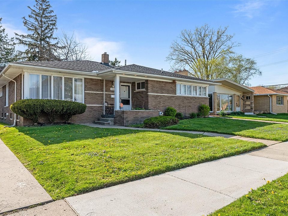 1st image of 23621 Cloverlawn St