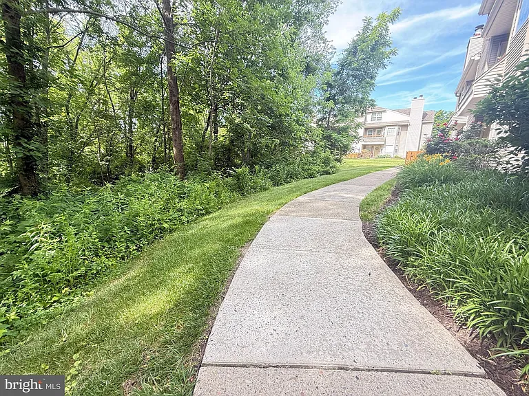3705 Waltham Ct — Photo 17