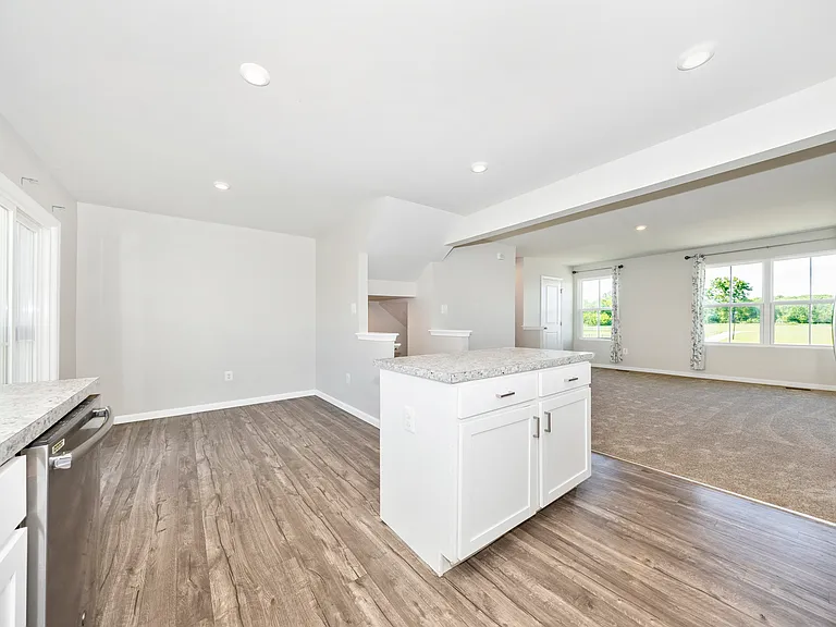 62 Rhea Dr — Photo 4