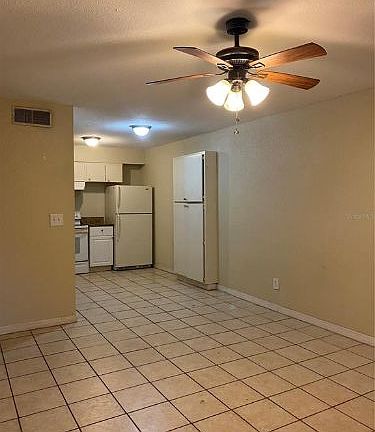 3rd image of 9411 Goldenrod Rd APT B