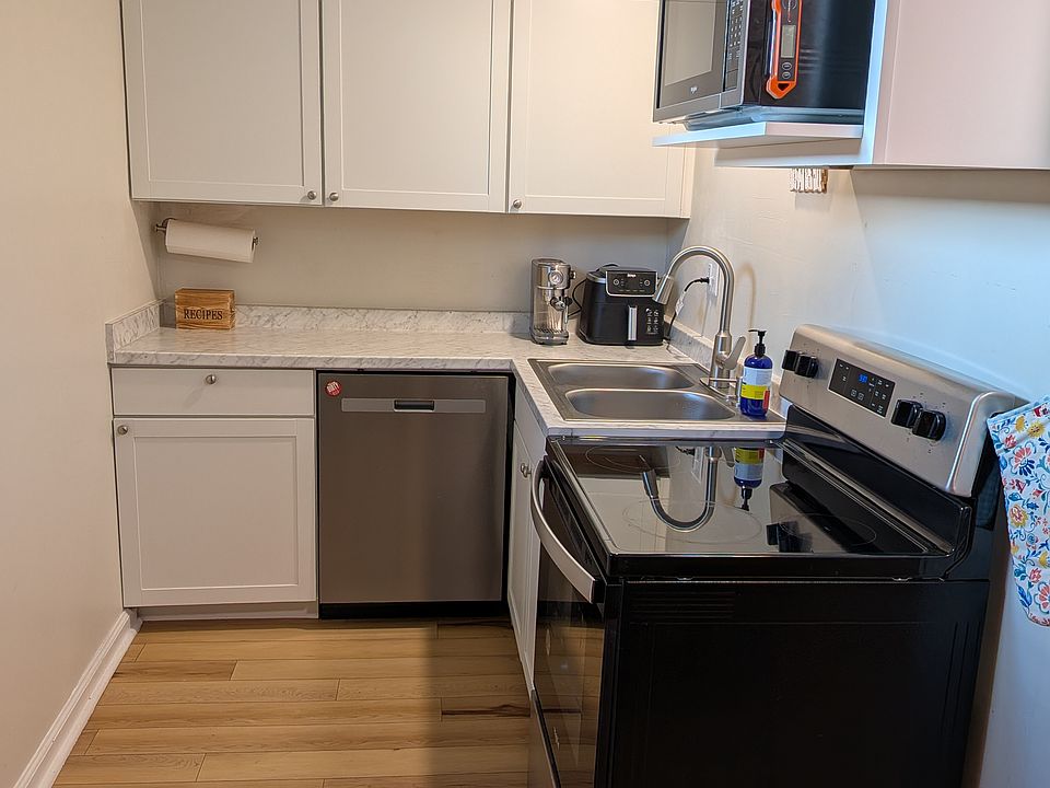 1st image of 1516 Willow Dr #B