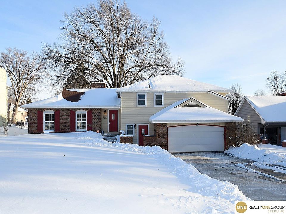 1st image of 905 S 130th St