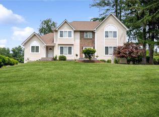 6 Shorn Dr, Blauvelt, NY