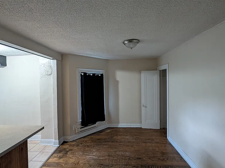 1980 Marloes Ave #9 — Photo 5
