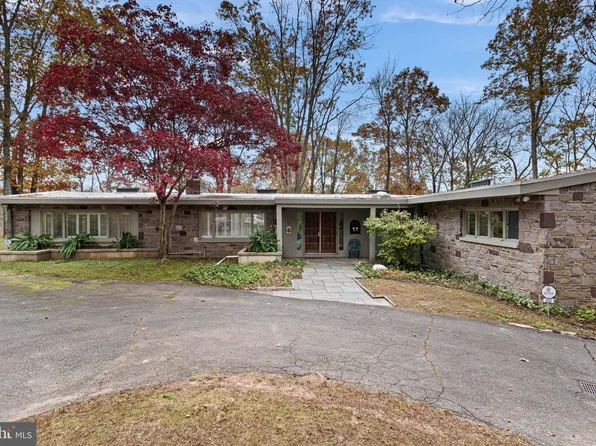 202 Jacobs Creek Rd, Titusville, NJ 08560