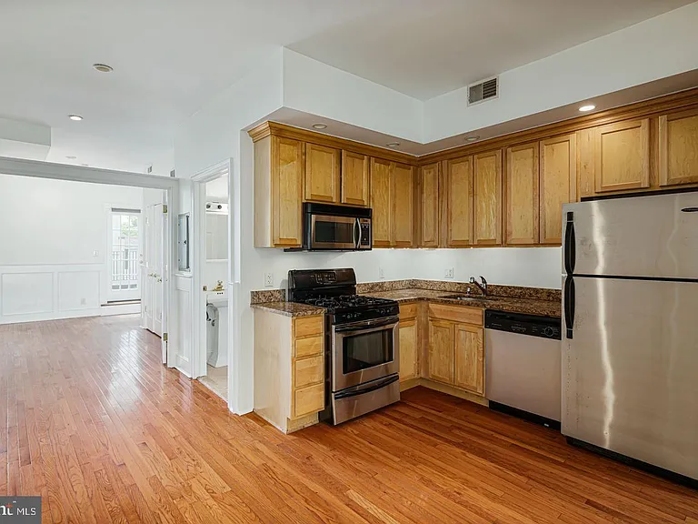 632 Pine St #2 — Photo 2
