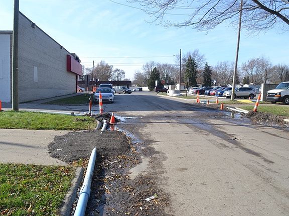 4th image of 13803 Oakdale St