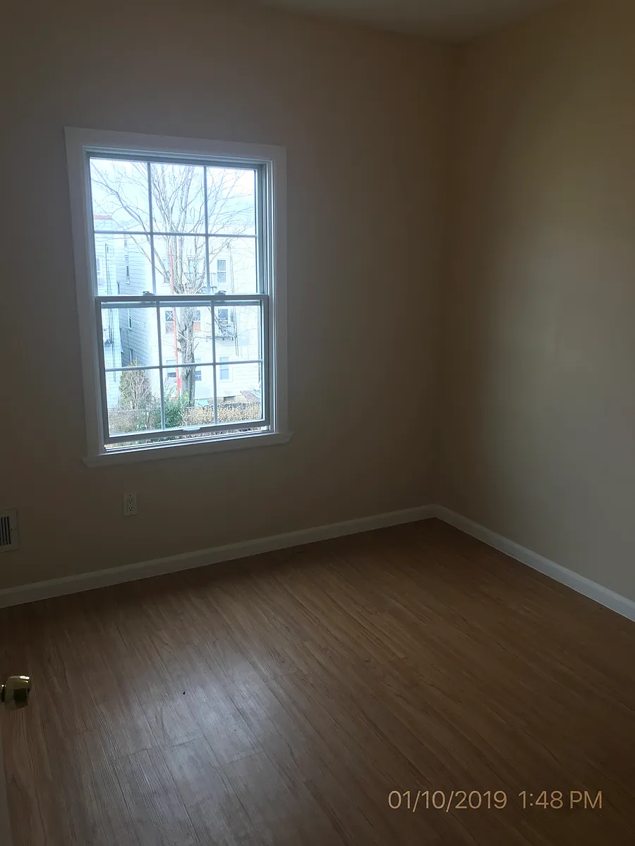 Building Photo - 20 Van Winkle Ave #B