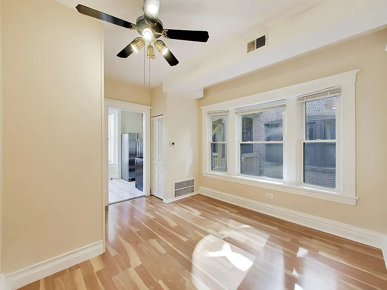 3149 W Lyndale St #2 — Photo 8