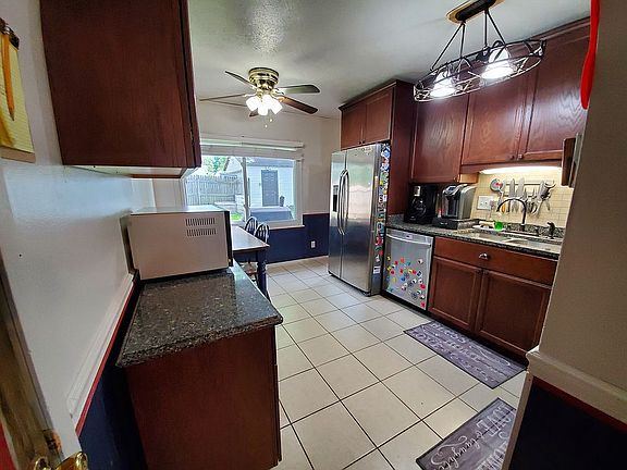 4th image of 1106 W Oakland Ave
