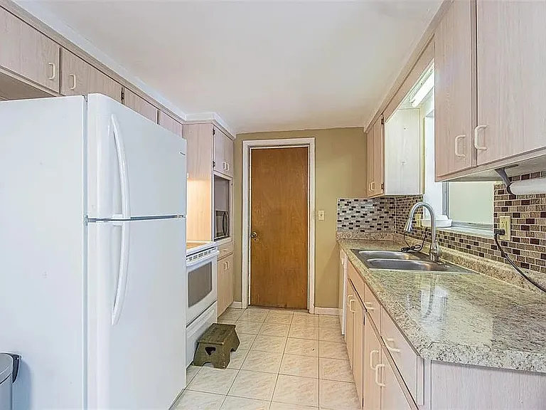 5113 Moog Rd — Photo 4