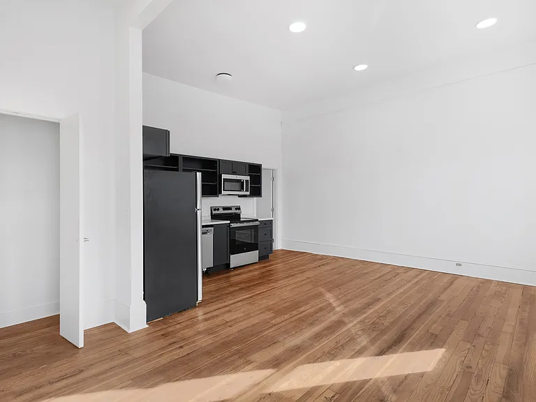 Cates Block Apartments — Photo 14