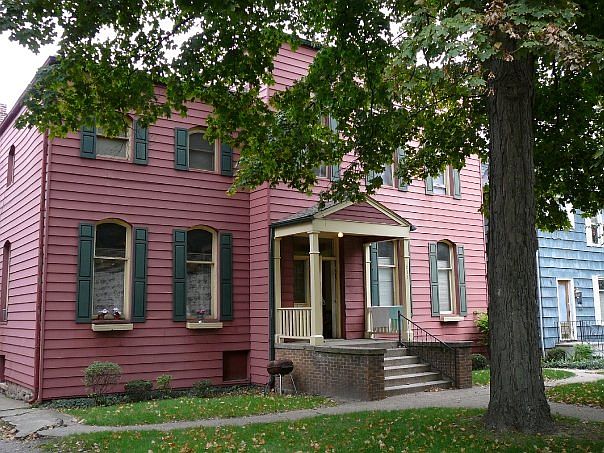 1st image of 611 W Washington St