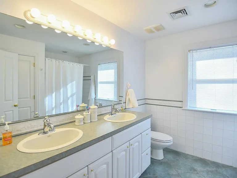 2nd bathroom