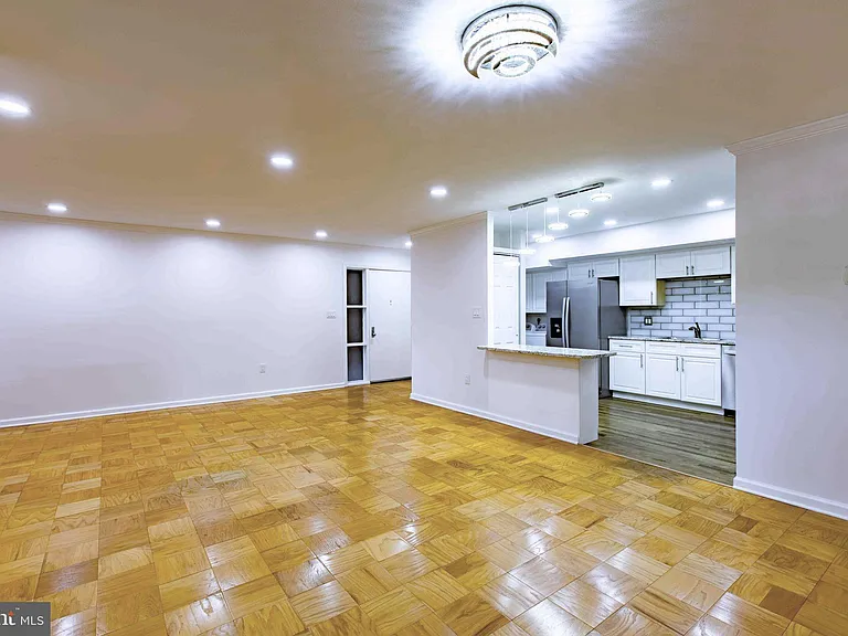 1 Stonehenge Cir #2 — Photo 27