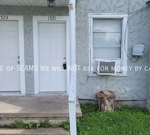 2nd image of 1521 Barnard St #0