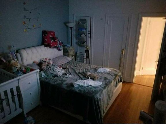 4th image of 3151 41st St