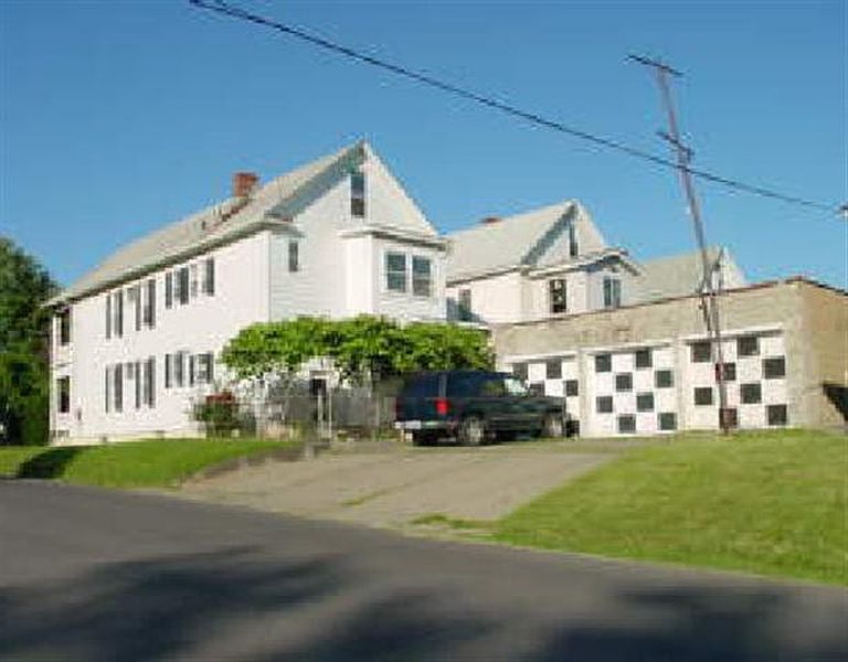 2nd image of 810 WASHINGTON Avenue