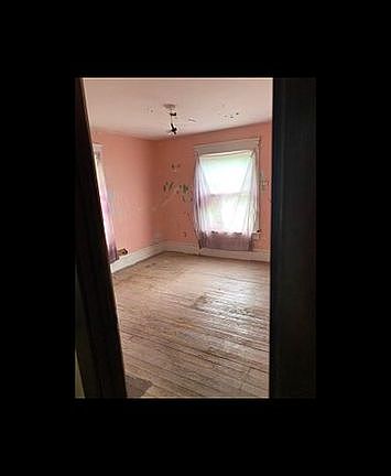 5th image of 92 W Miller Ave
