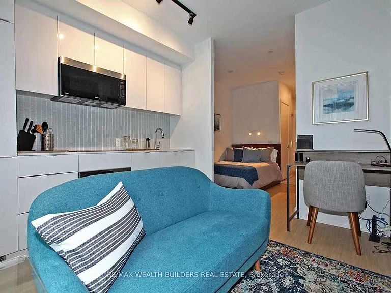 7 Grenville St #1108 — Photo 8